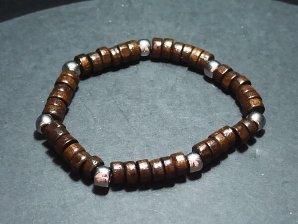 Bracelet perles bois breloque