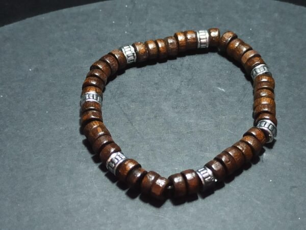 Bracelet perles bois breloque