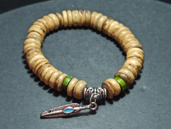 Bracelet bois et breloque