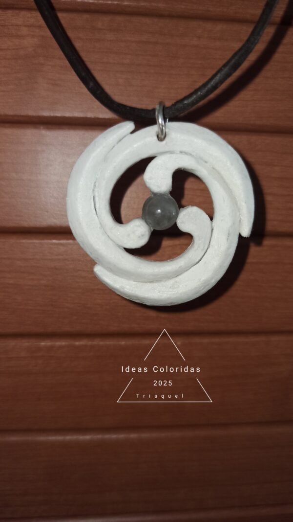 Collier pendentif "Trisquel"