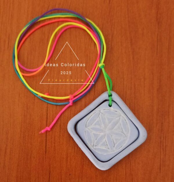 Collier pendentif Onde Forme "Fleur de Vie"